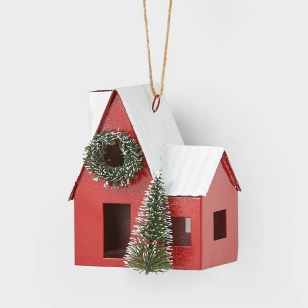 Metal Cabin with Tree and Wreath Christmas Tree Ornament Red nwt